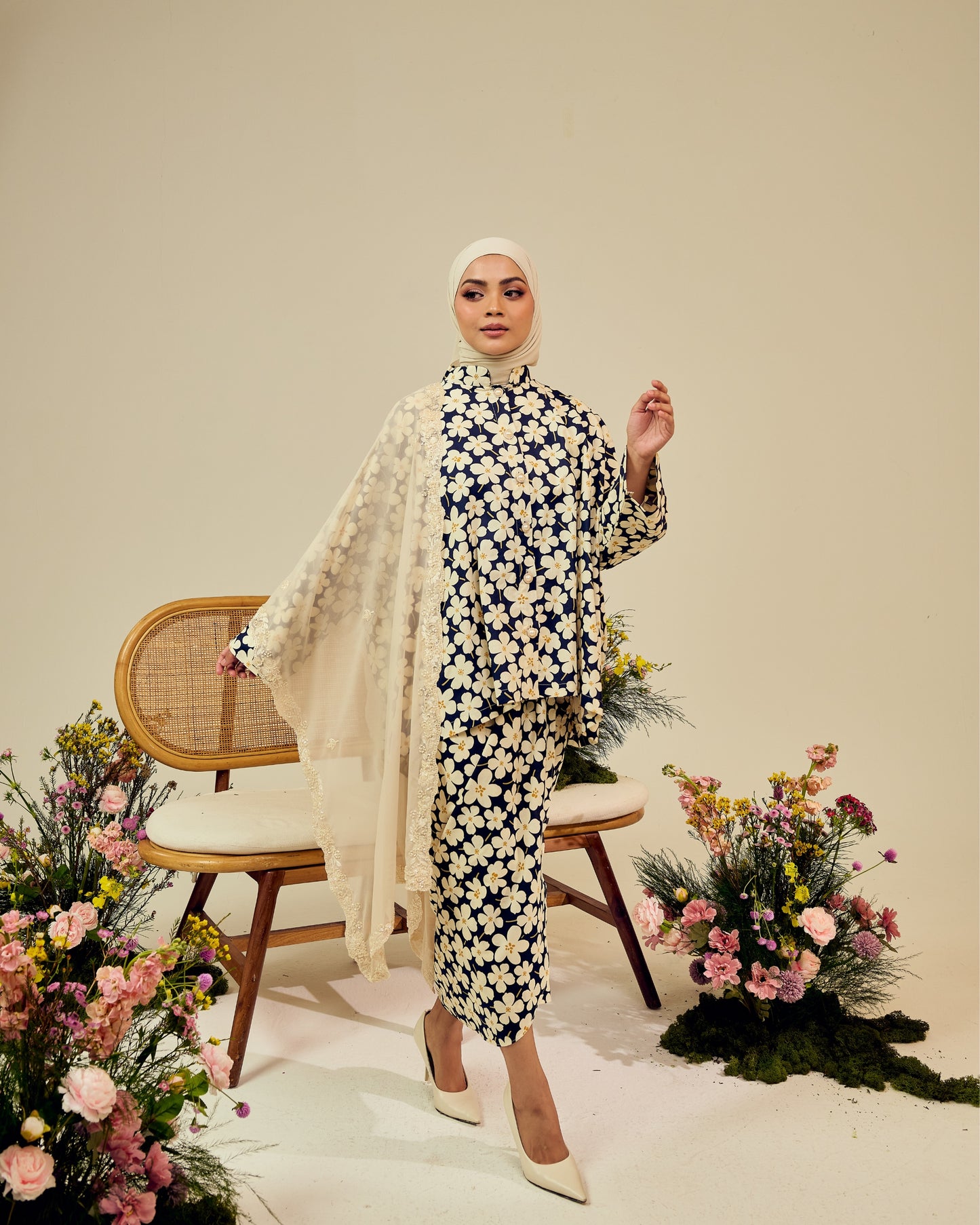 COMBO - Elise in Blue/Cream with Sahara Scarves