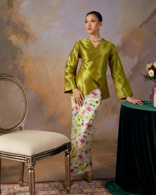 Seroja in Golden Moss