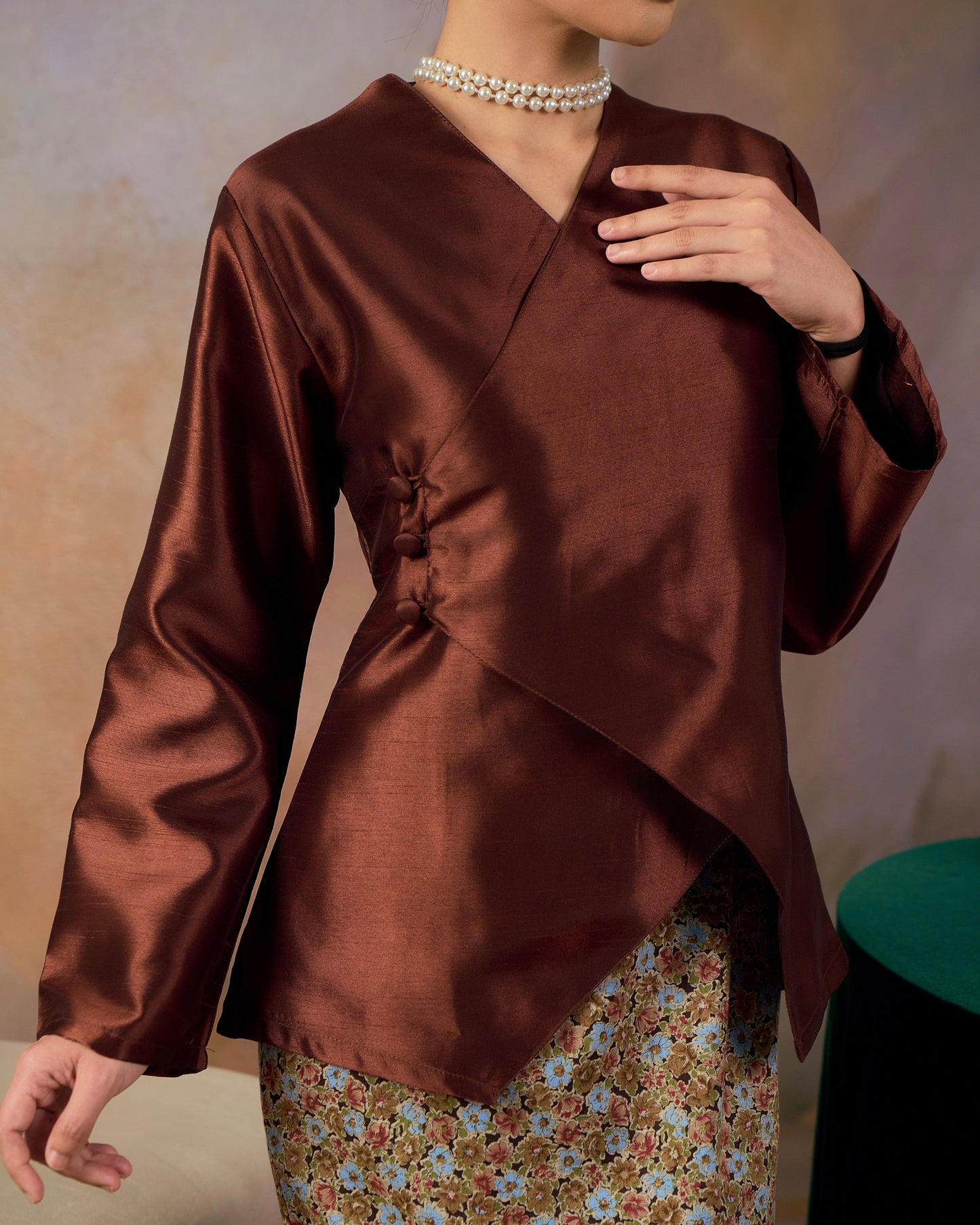 Seroja in Cocoa Noir